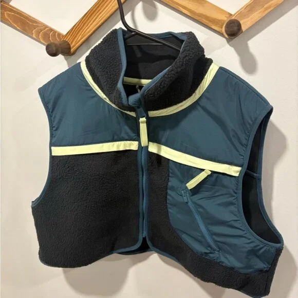 Free People Movement Hit the Slopes Cropped Fleece Vest. - Picture 2 of 5